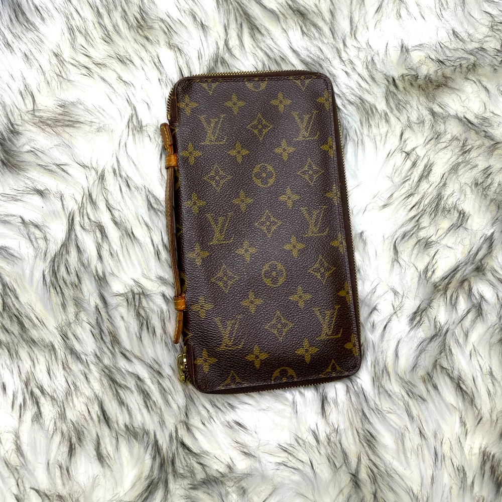 Louis Vuitton  authentic Escapade Travel Organizer